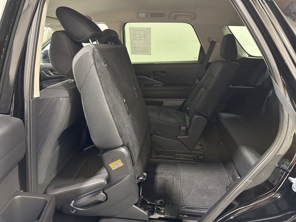 Used 2025 Nissan Pathfinder SV image 23