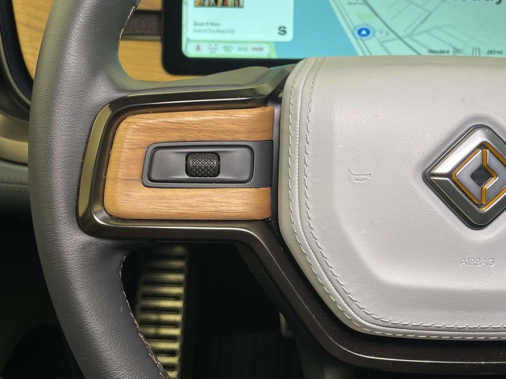 Used 2025 Rivian R1S Premium AWD/4WD image 38