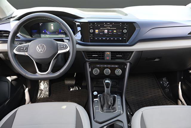 Certified 2023 Volkswagen Taos SE w/ Black Wheel Package FWD image 16