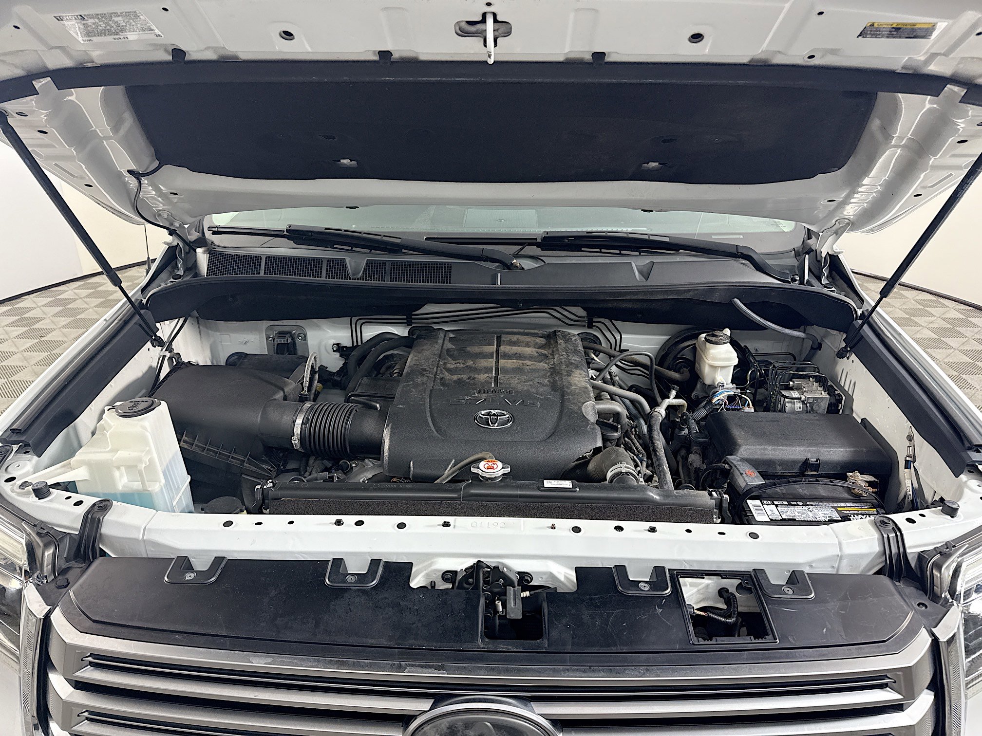 Used 2018 Toyota Tundra Limited w/ Limited Premium Package image 38