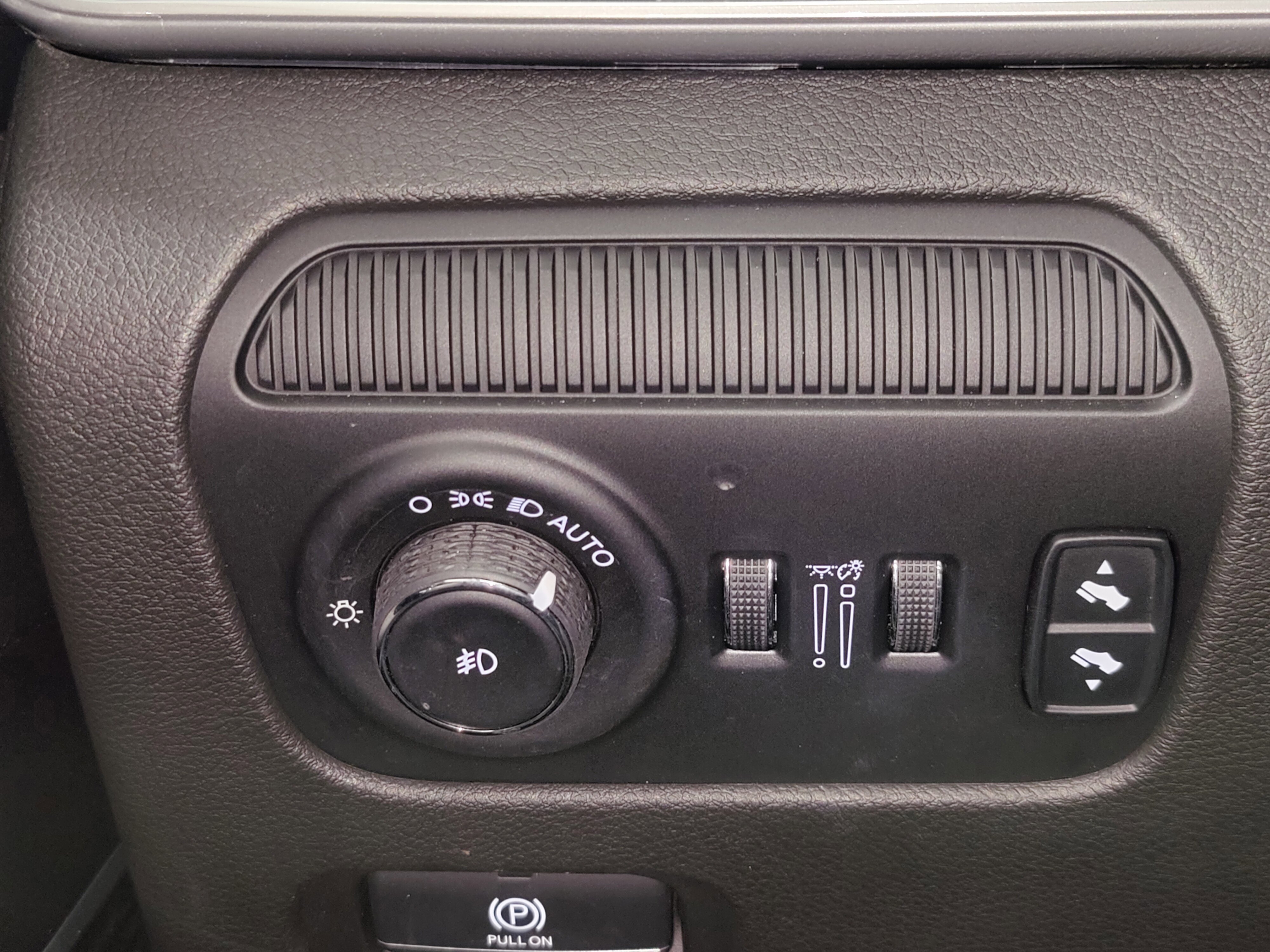 Used 2024 Jeep Wagoneer 4WD image 30