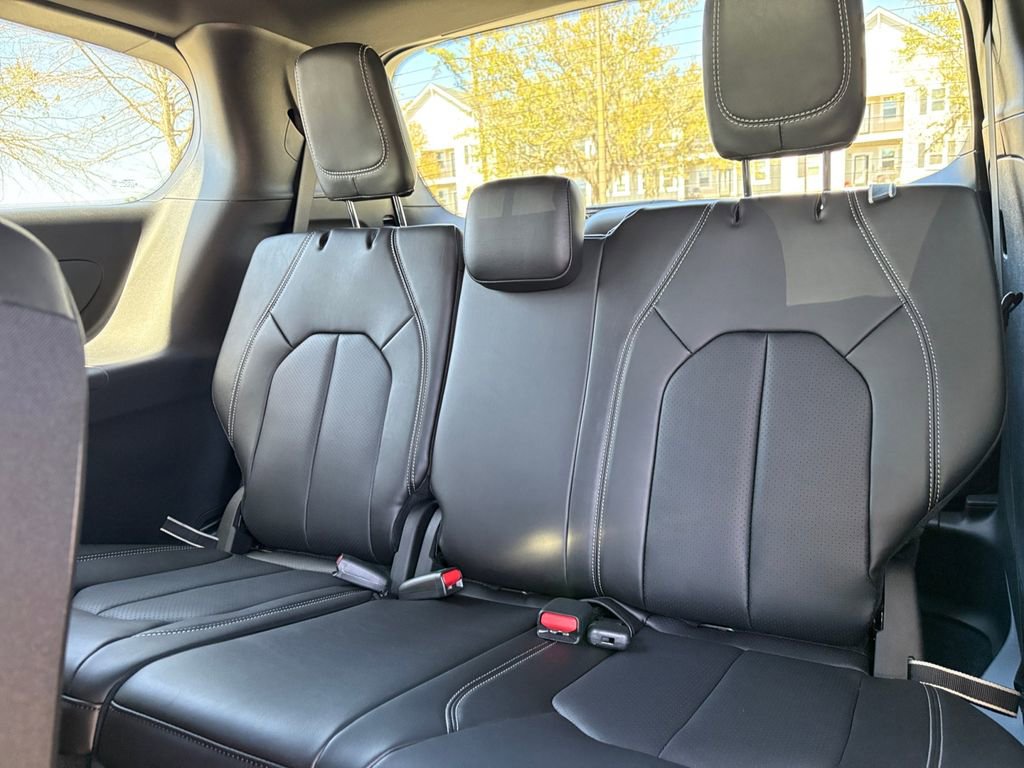 New 2026 Chrysler Pacifica Select image 13