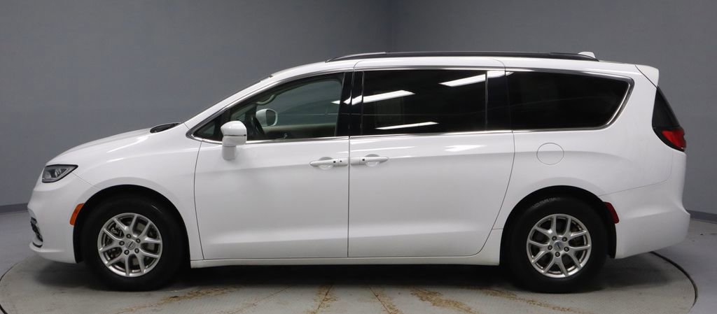Used 2022 Chrysler Pacifica Touring-L image 7