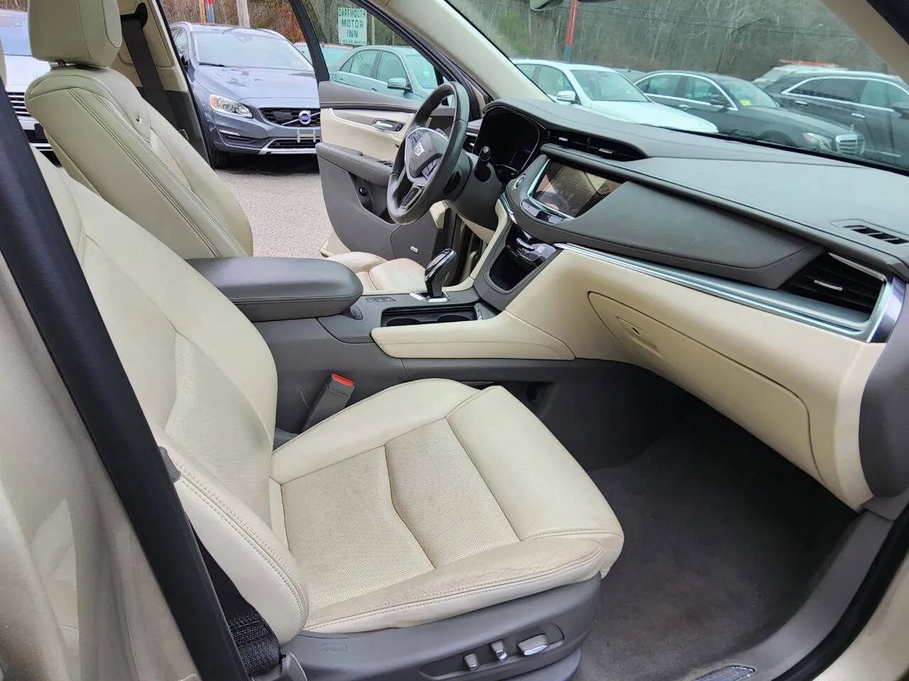 Used 2017 Cadillac XT5 Luxury w/ Driver Awareness Package AWD/4WD image 15