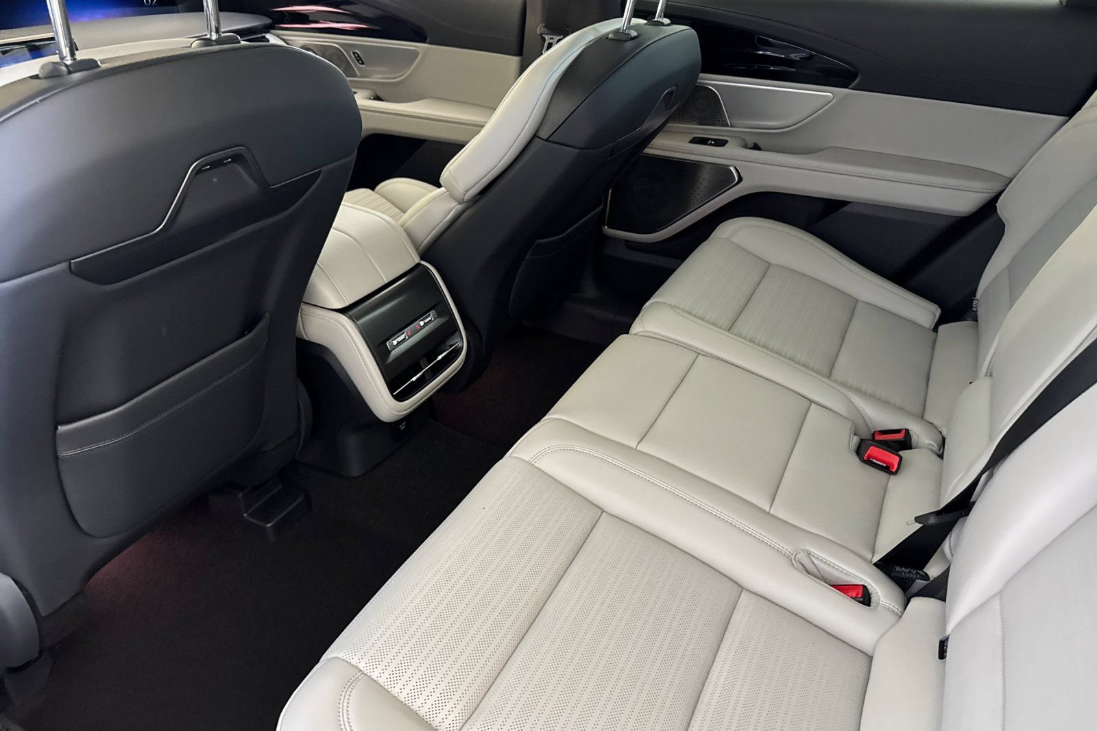 New 2026 Lincoln Nautilus Reserve AWD/4WD image 9