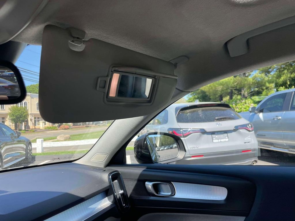 Used 2019 Volvo XC40 T5 Momentum AWD/4WD image 32