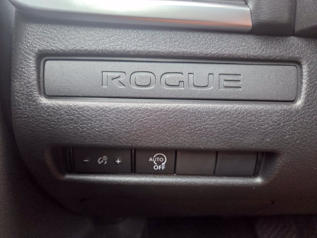 Used 2026 Nissan Rogue S FWD image 12