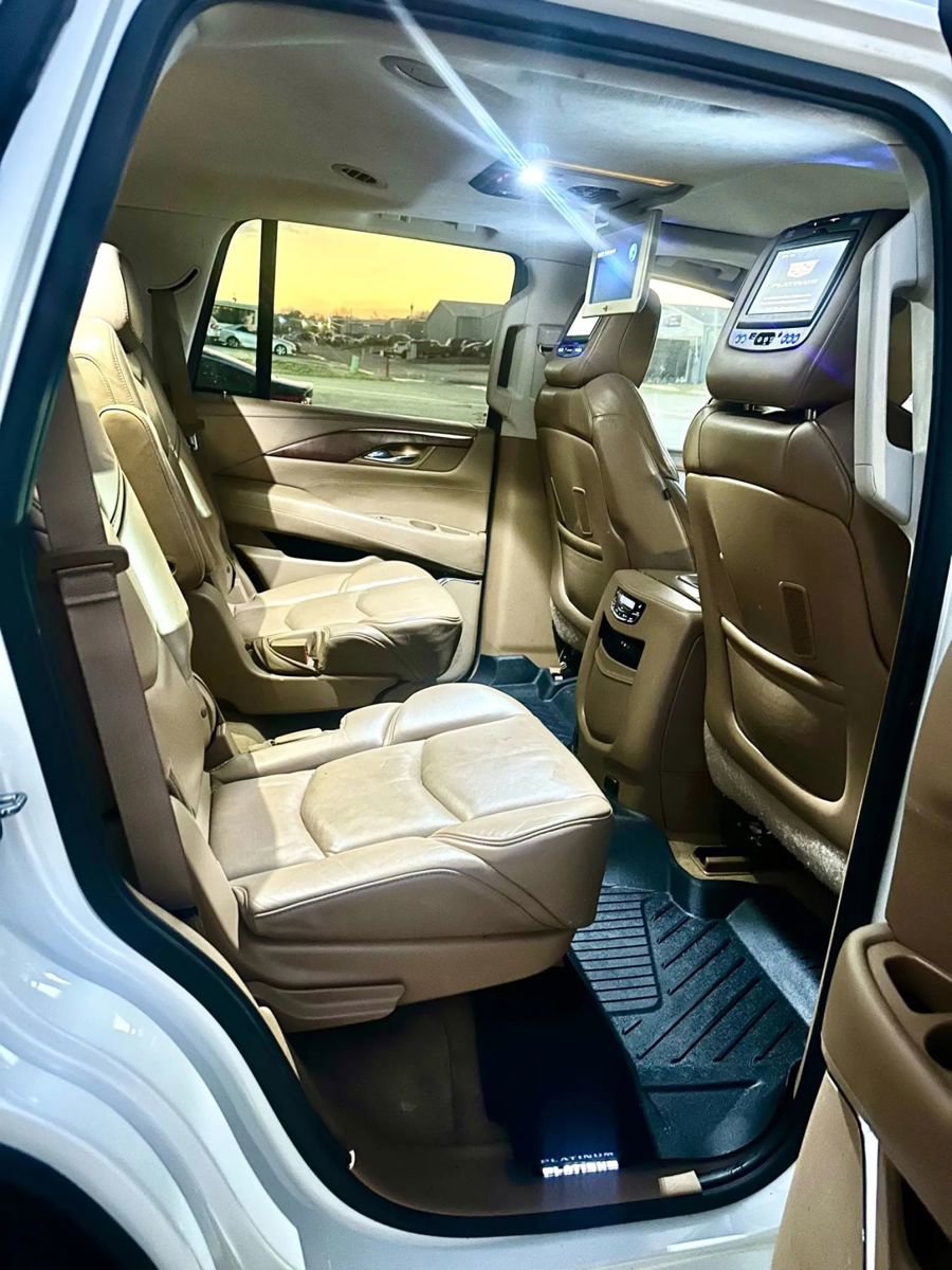 Used 2015 Cadillac Escalade Platinum image 17