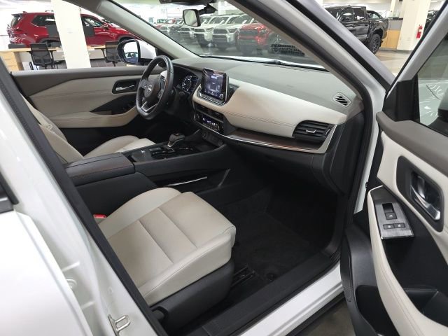 Used 2024 Nissan Rogue SV w/ SV Premium Package FWD image 6