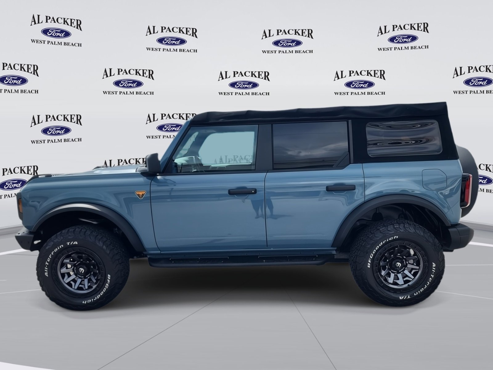 Used 2022 Ford Bronco Badlands image 2