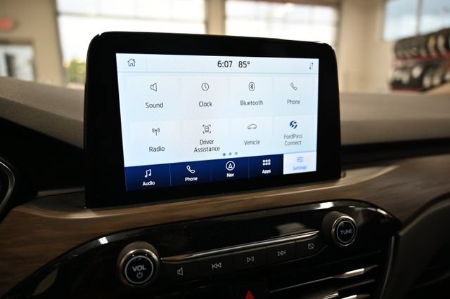 Used 2020 Ford Escape Titanium AWD/4WD image 16