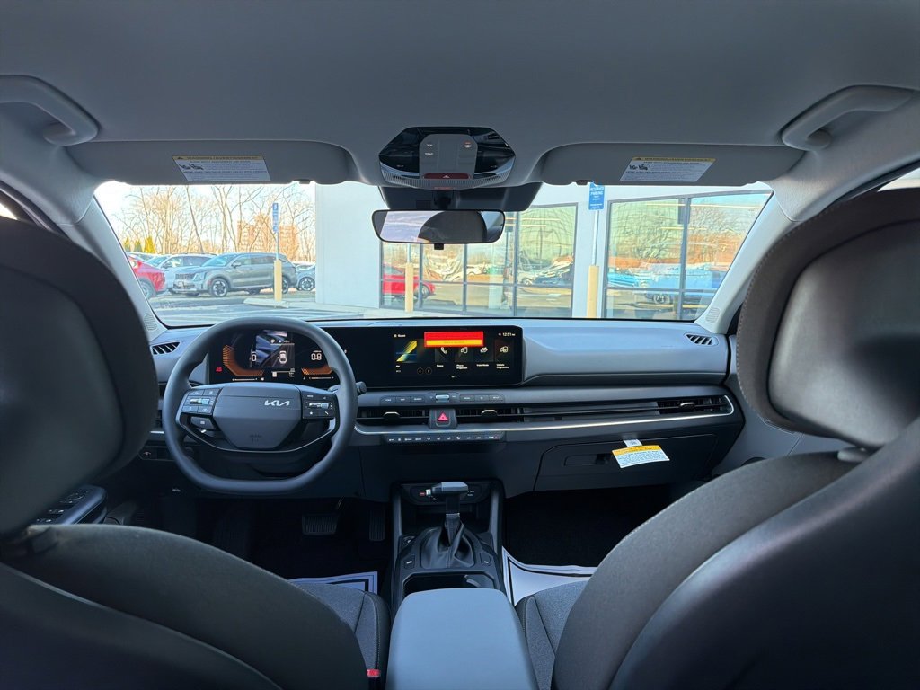 New 2025 Kia K4 LXS image 24