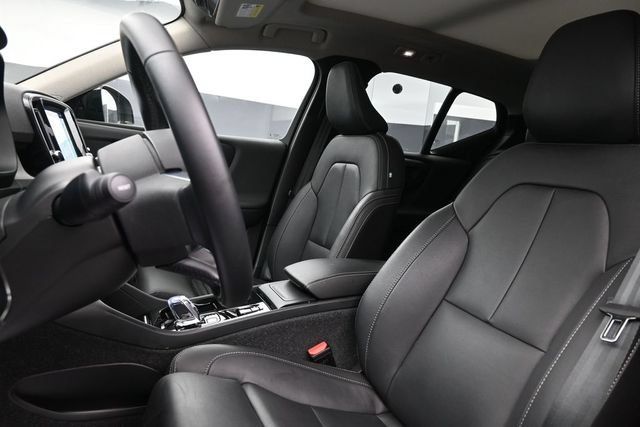 Used 2025 Volvo XC40 B5 Plus AWD/4WD image 10