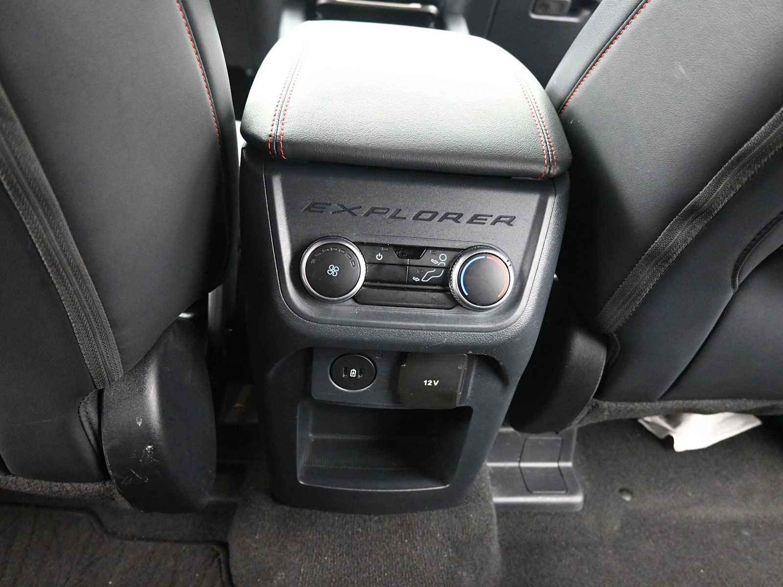 Used 2025 Ford Explorer ST-Line w/ ST-Line Street Pack image 22