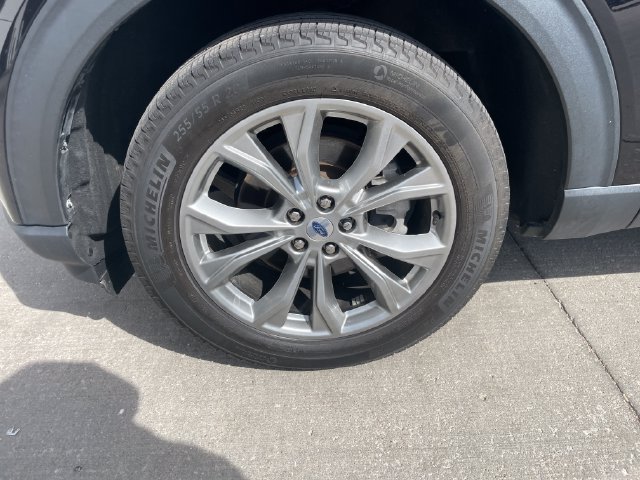 Used 2023 Ford Explorer XLT w/ Equipment Group 202A AWD/4WD image 30
