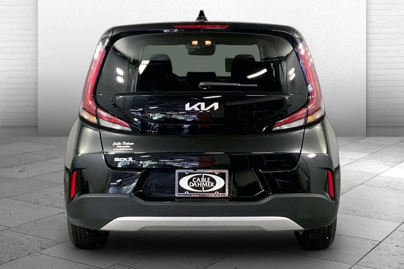 Used 2025 Kia Soul LX w/ LX Technology Package FWD image 3