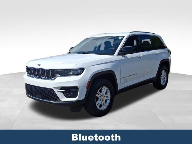 Used 2023 Jeep Grand Cherokee Laredo AWD/4WD image 4