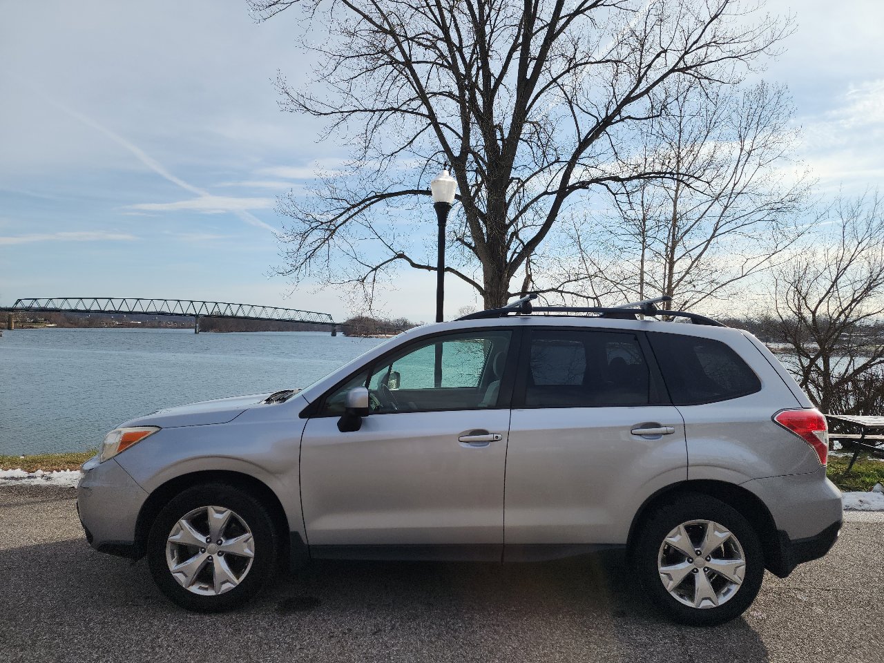 Used 2014 Subaru Forester 2.5i Premium w/ All-Weather Package image 2