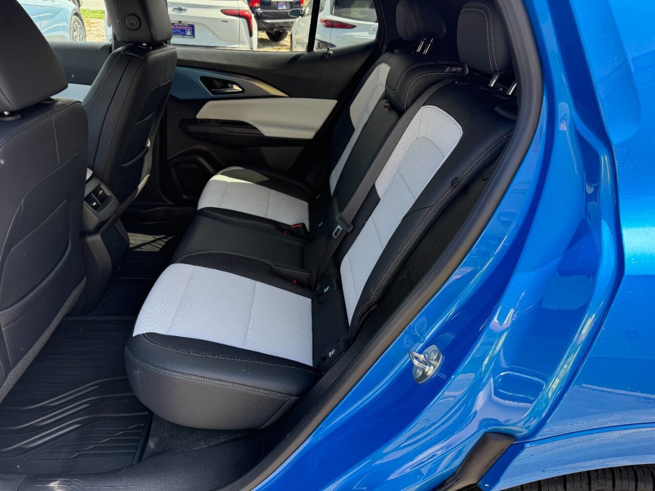 Used 2024 Chevrolet Equinox EV LT w/ LPO, All-Weather Mat Package image 5