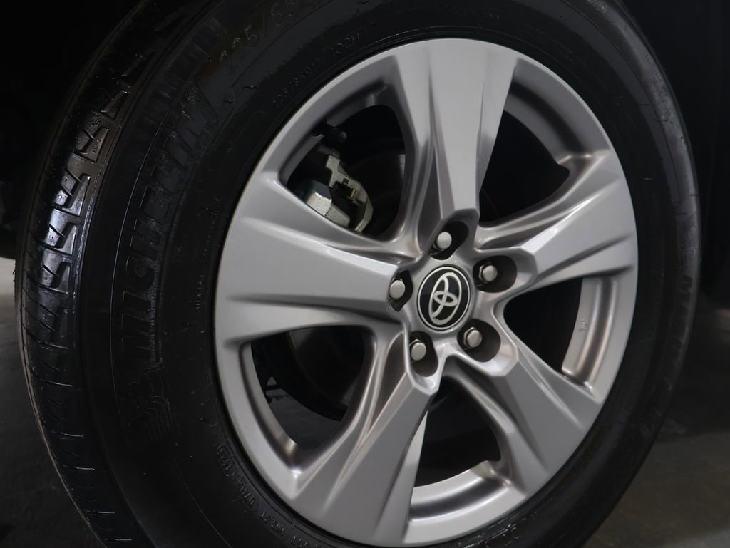 Used 2025 Toyota RAV4 XLE image 29