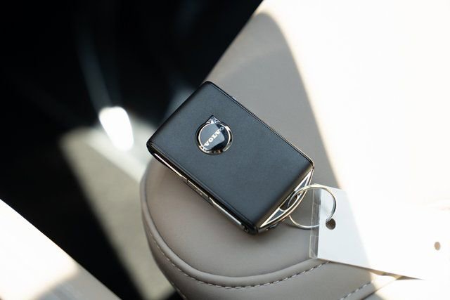 Used 2026 Volvo XC90 T8 Plus w/ Protection Package Premier image 37