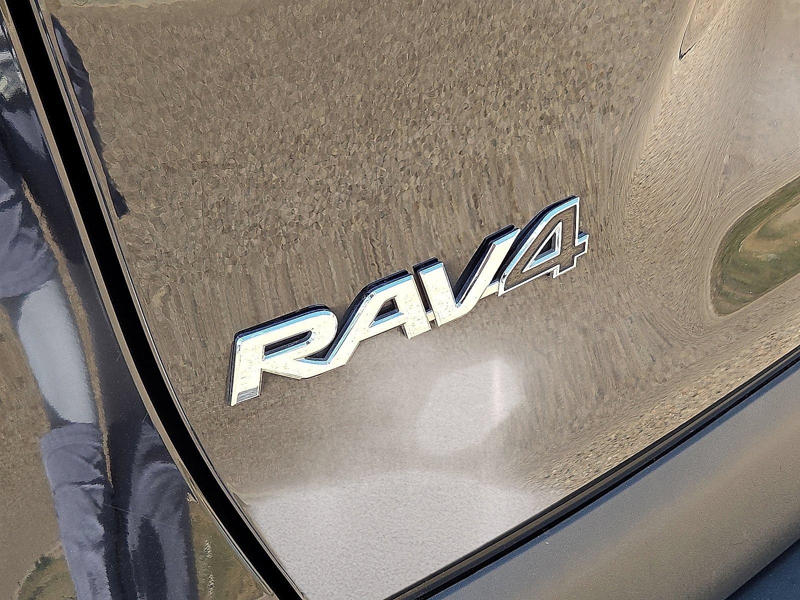 Used 2025 Toyota RAV4 LE AWD/4WD image 11