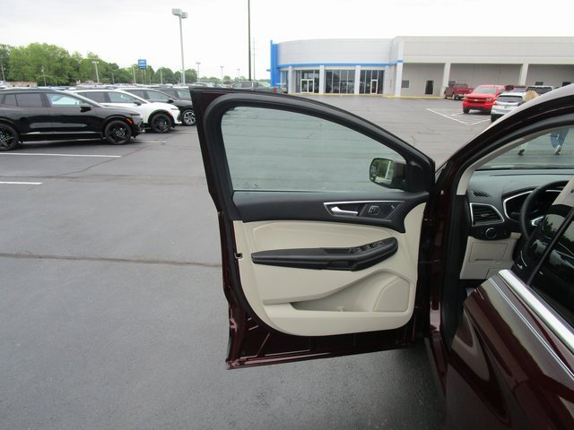 Used 2021 Ford Edge Titanium image 16