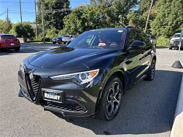 Used 2022 Alfa Romeo Stelvio Veloce image 4
