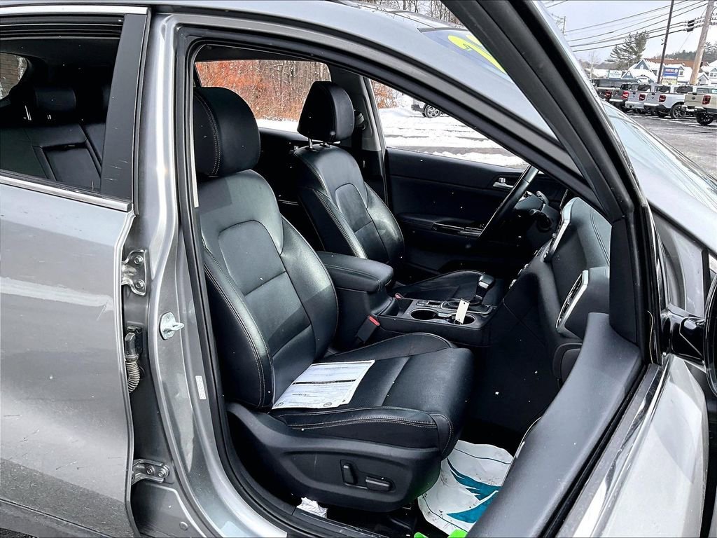 Used 2022 Kia Sportage EX w/ EX Technology Package image 11