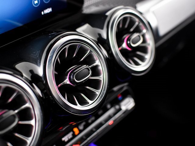 Used 2022 Mercedes-Benz EQB 300 4MATIC image 29