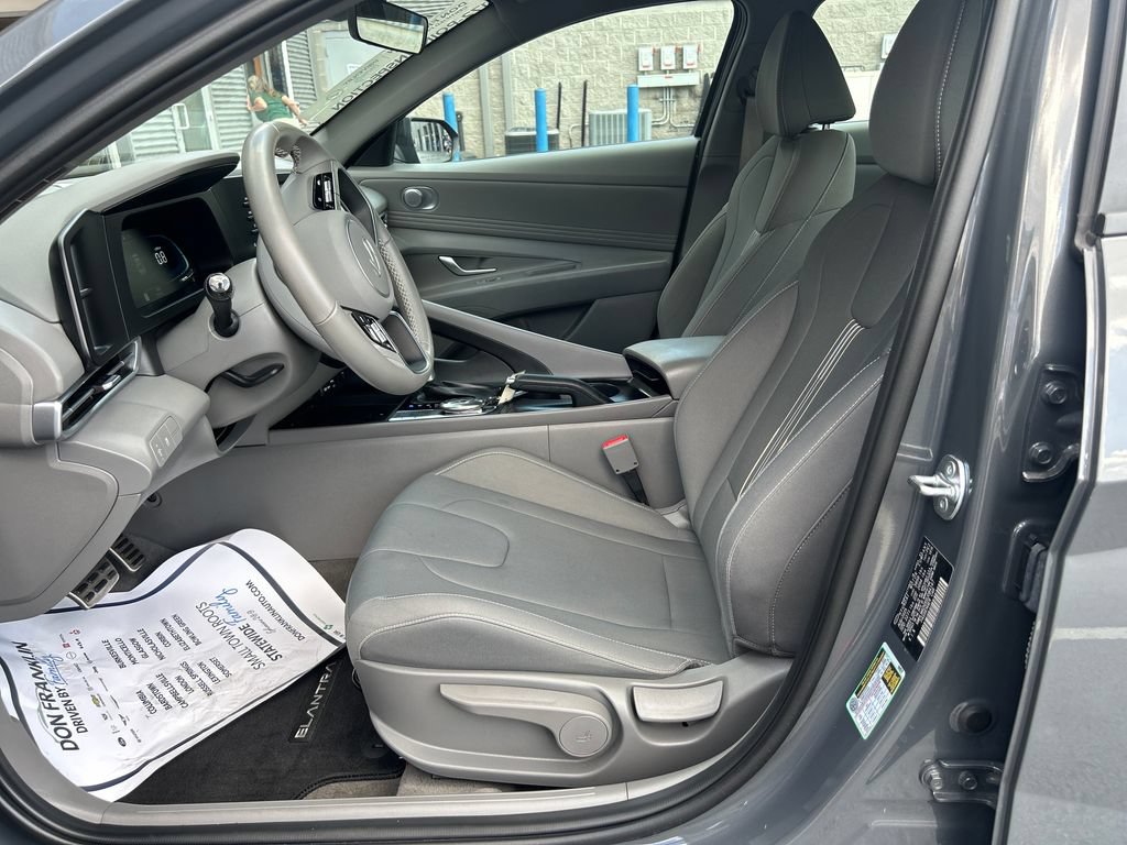 Used 2025 Hyundai Elantra Sport FWD image 12