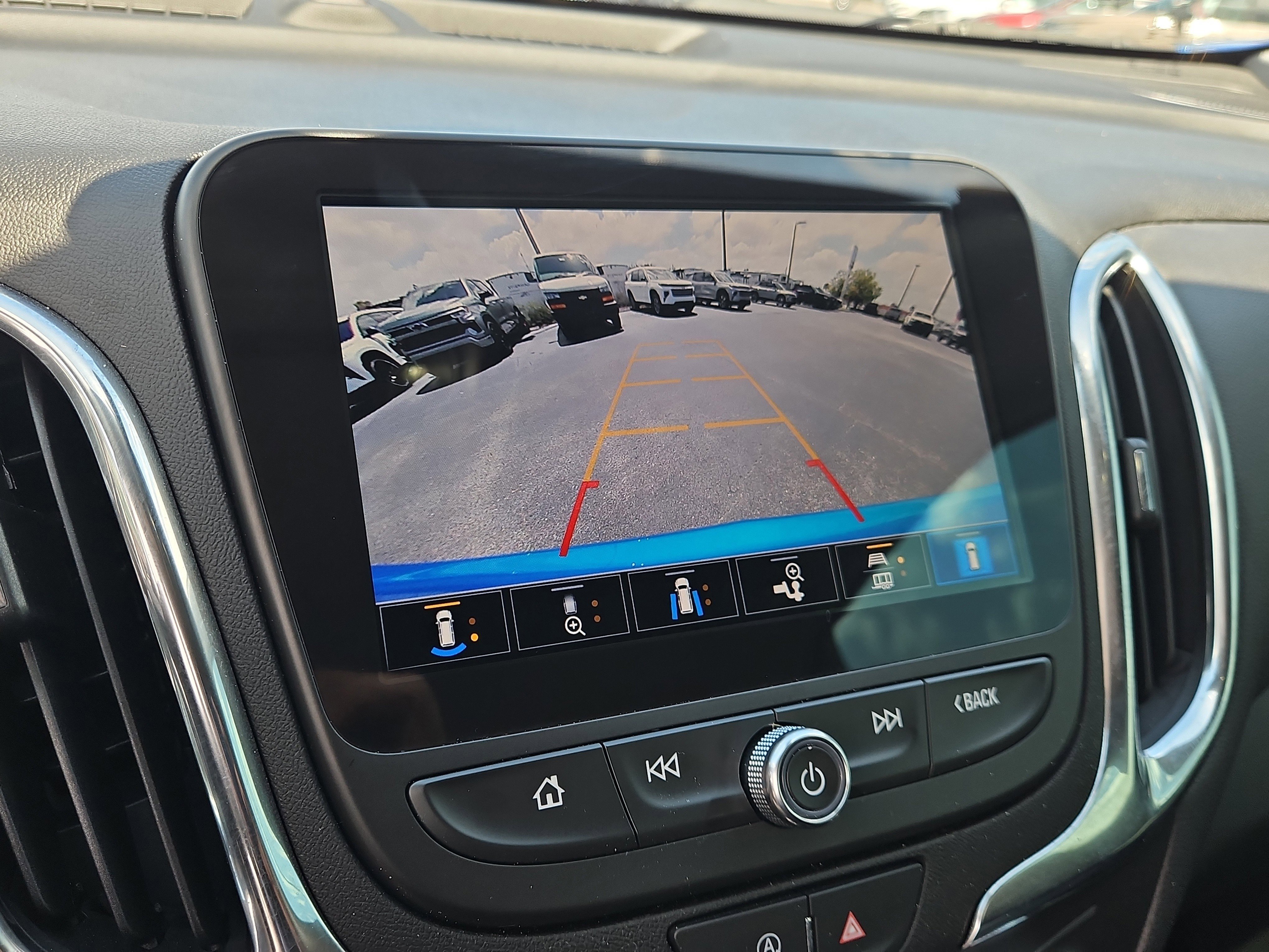 Used 2024 Chevrolet Equinox LT FWD image 27
