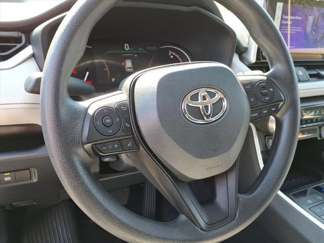 Used 2025 Toyota RAV4 XLE FWD image 20