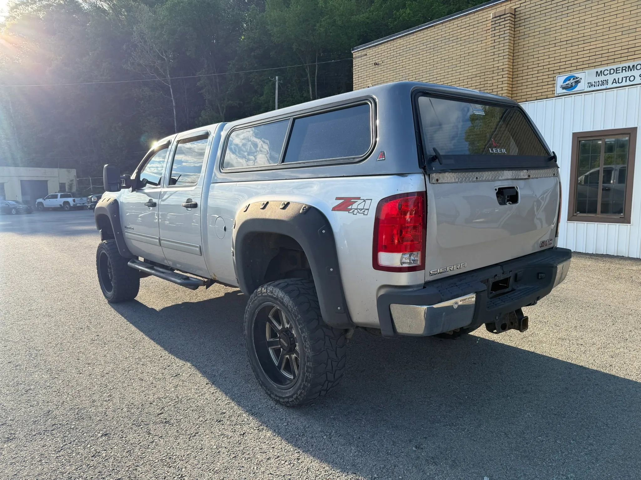 Used 2011 GMC Sierra 2500 SLE w/ SLE Preferred Package AWD/4WD image 8