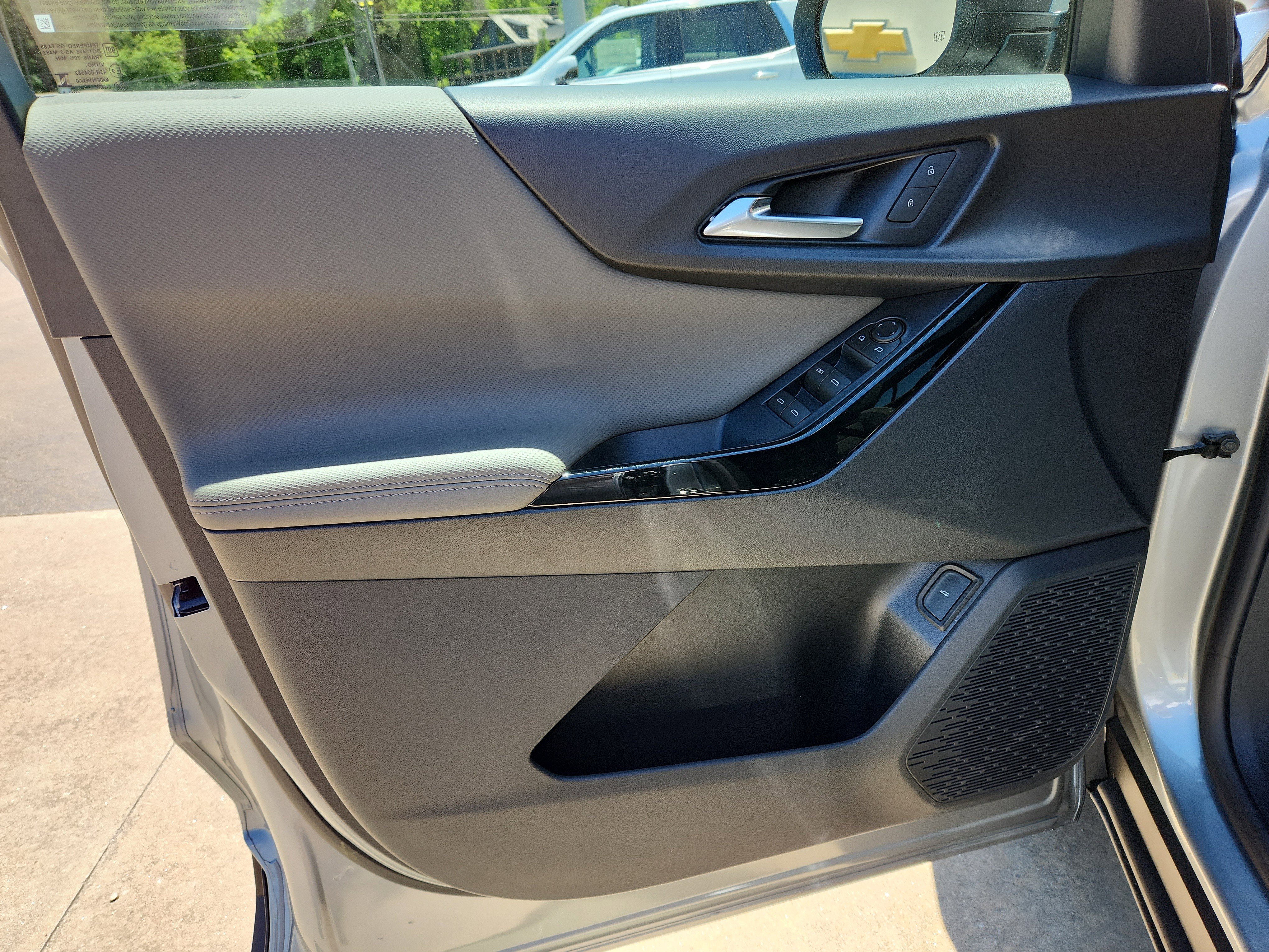 New 2026 Chevrolet Equinox LT w/ Convenience Package II FWD image 7