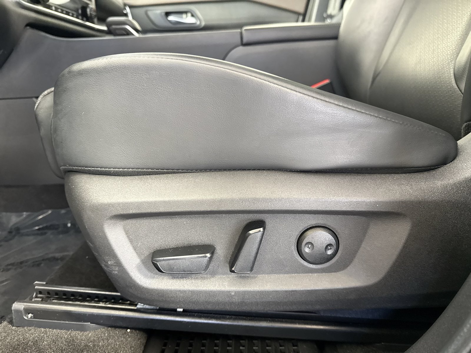 Certified 2023 Nissan Rogue SV w/ SV Premium B Package AWD/4WD image 24