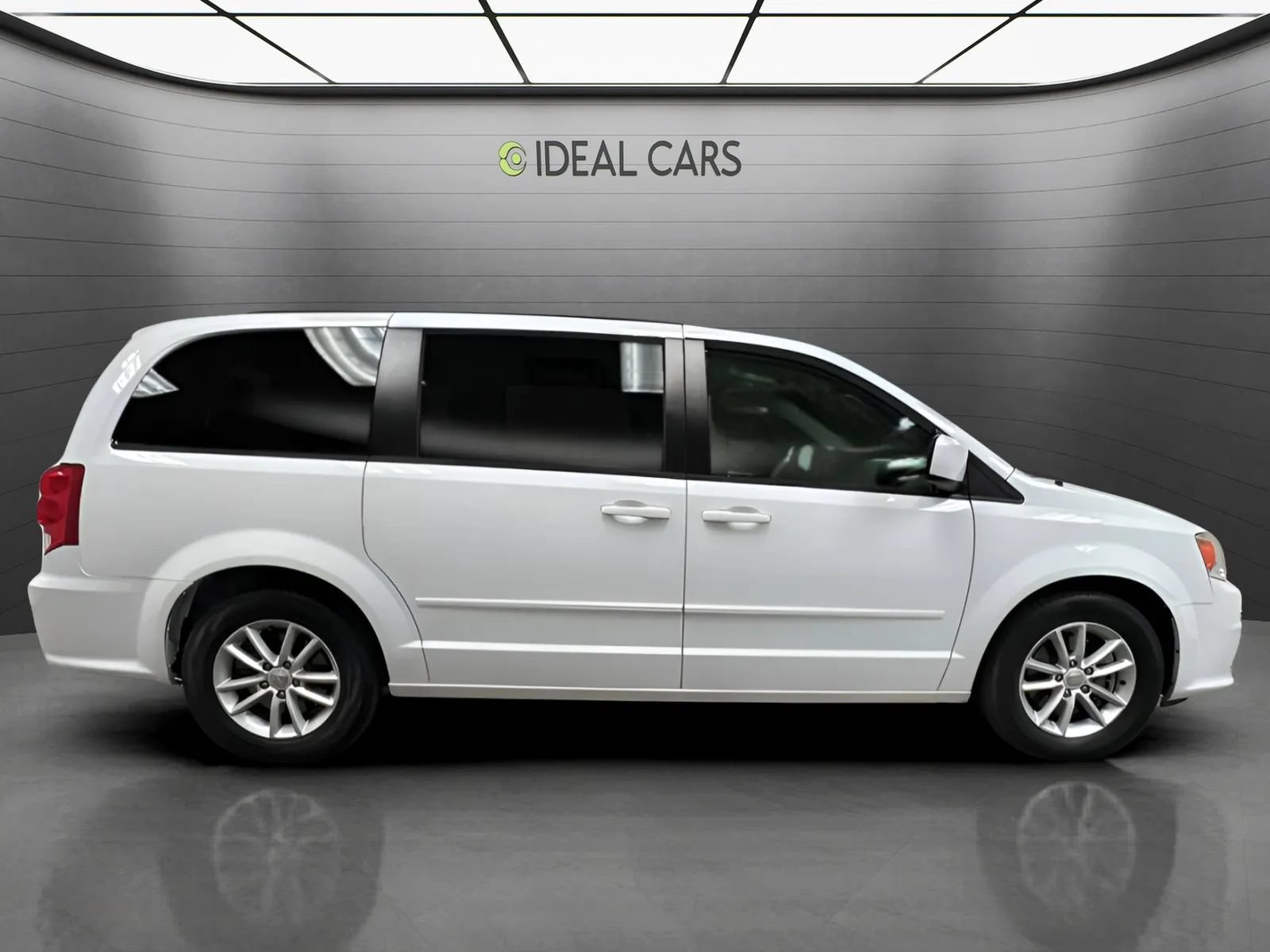 Used 2015 Dodge Grand Caravan SXT FWD image 4
