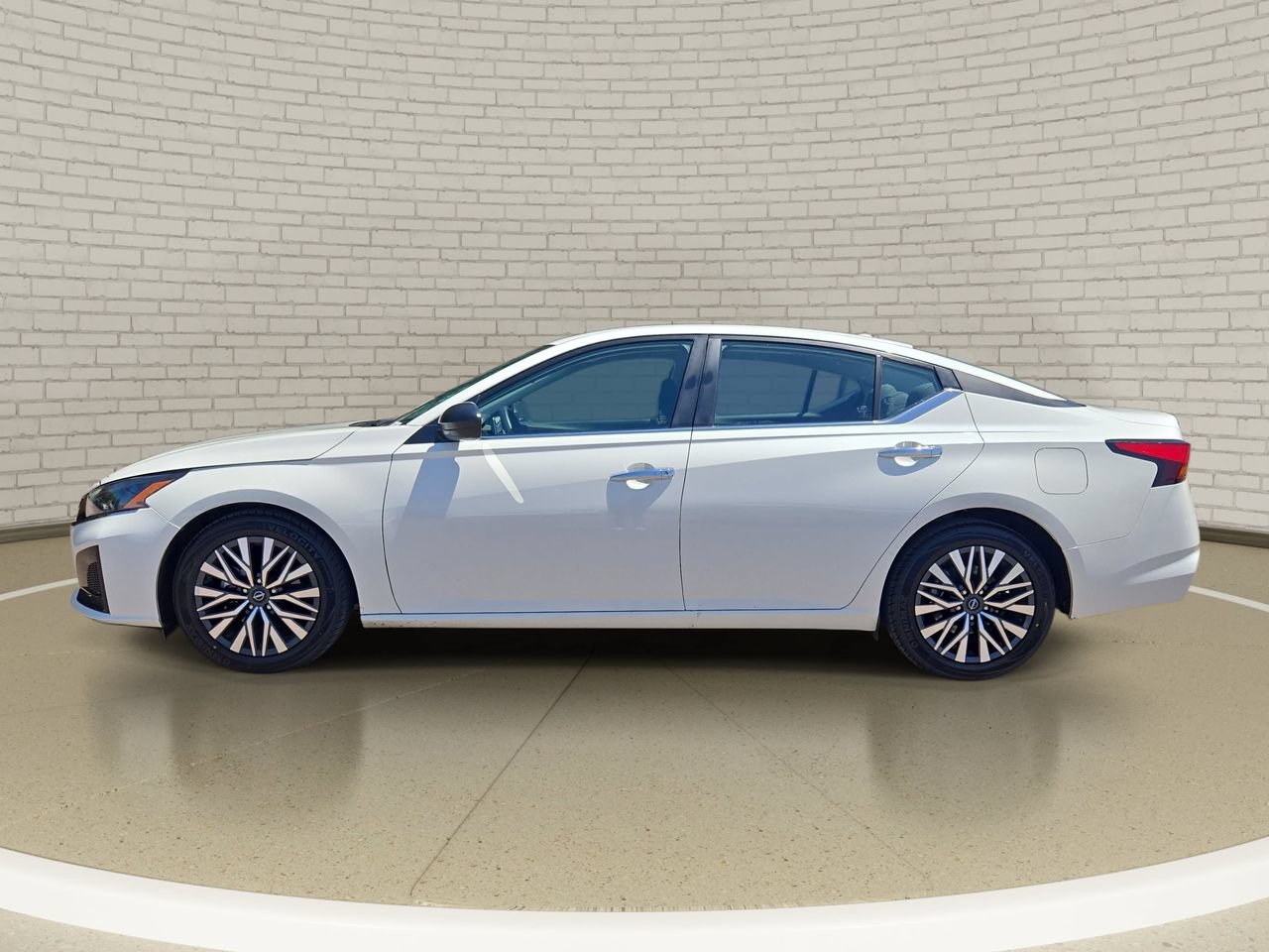 Certified 2025 Nissan Altima 2.5 SV FWD image 8