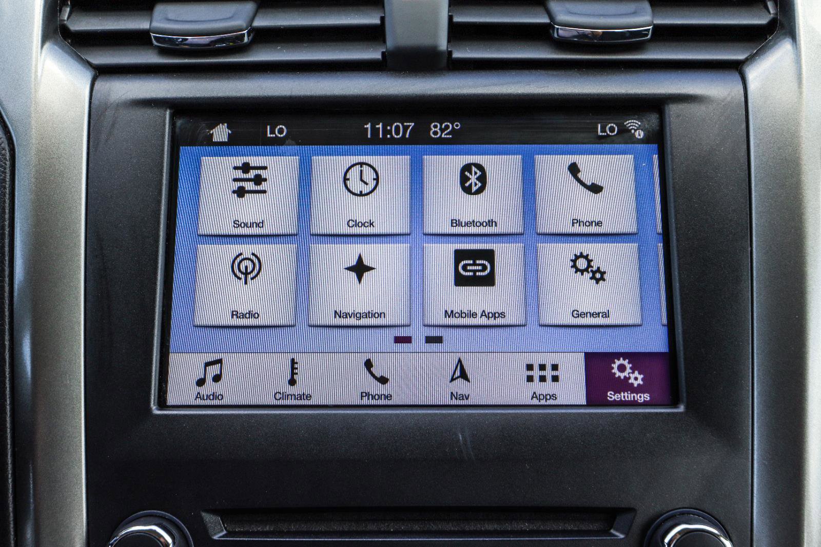 Used 2017 Ford Fusion SE w/ Equipment Group 201A FWD image 9