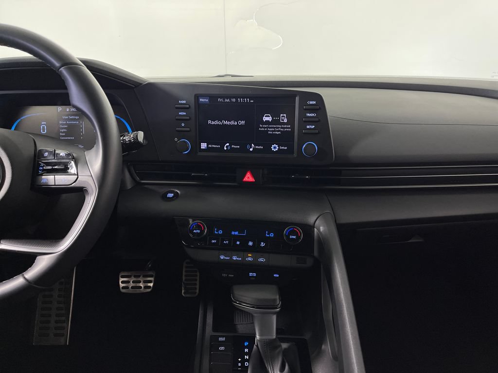Certified 2025 Hyundai Elantra Sport FWD image 16