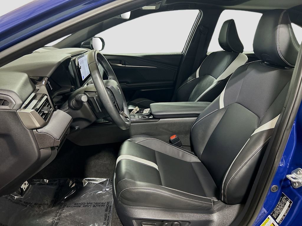 Used 2025 Toyota Camry SE w/ Multimedia Upgrade Package AWD/4WD image 17
