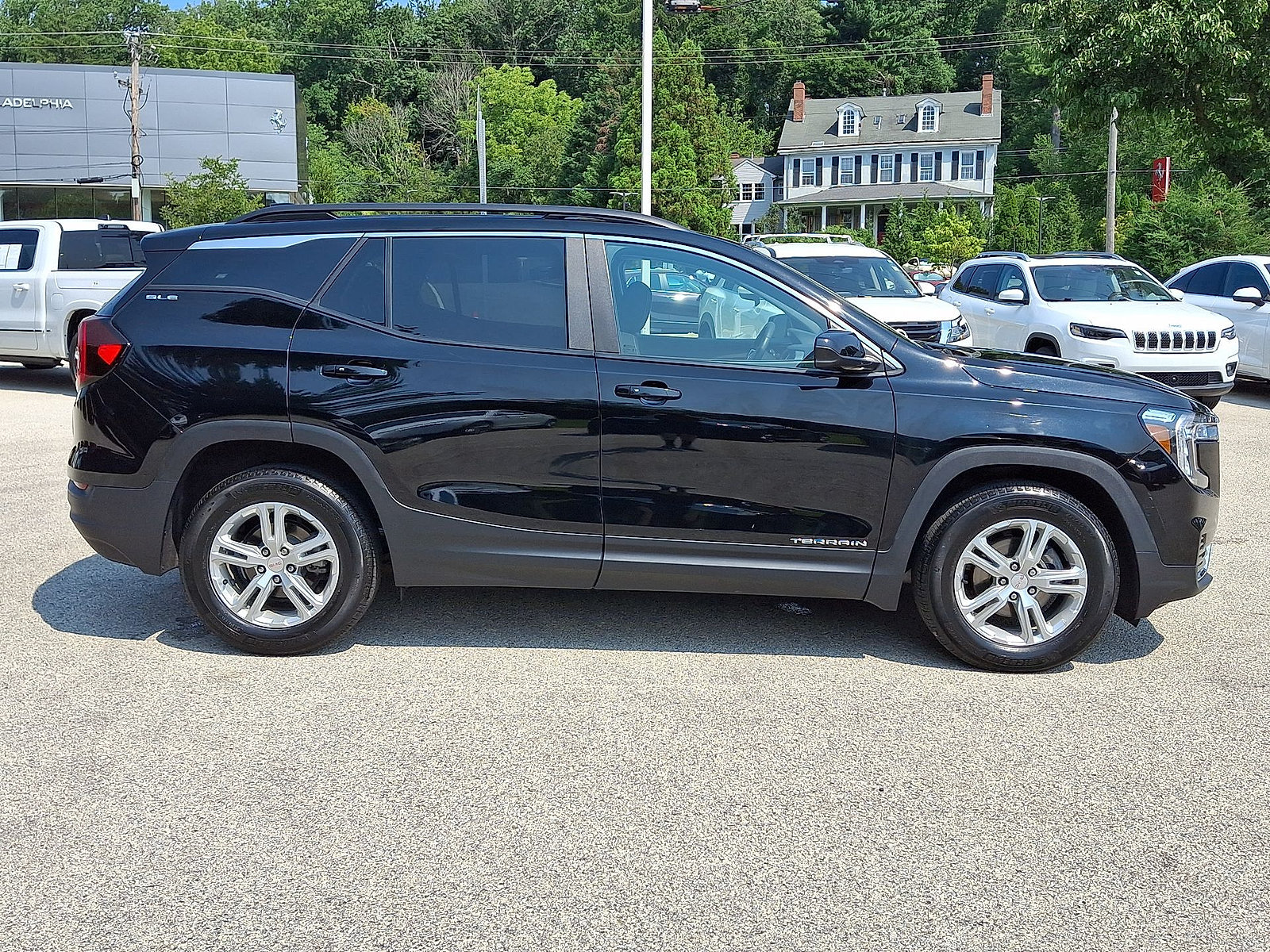Used 2024 GMC Terrain SLE w/ Driver Convenience Package FWD image 26