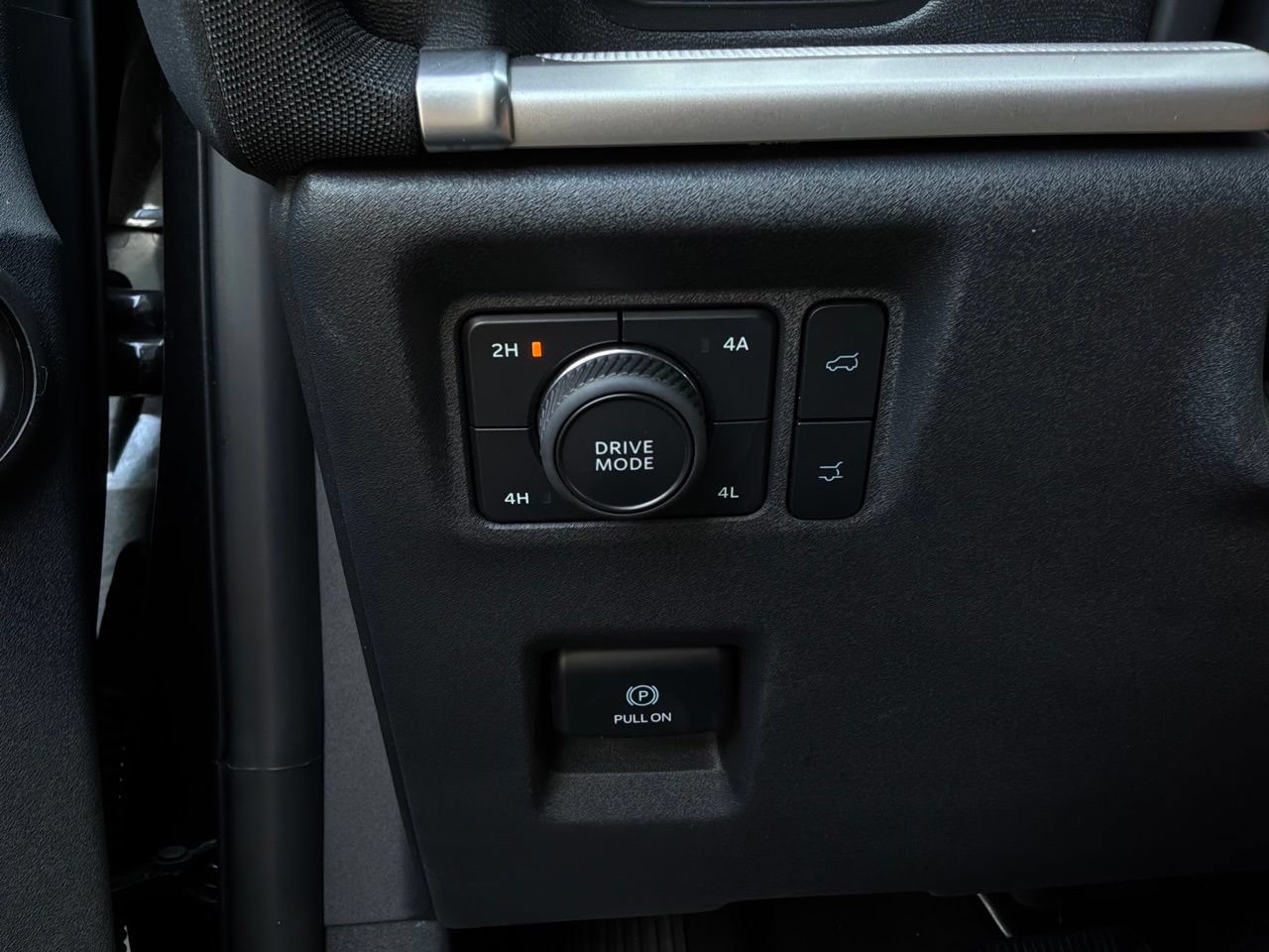 Used 2025 Ford Expedition Active AWD/4WD image 28