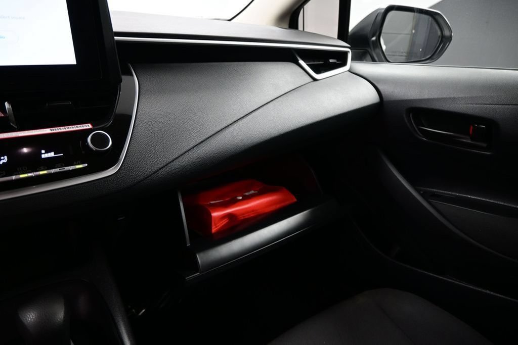 Used 2025 Toyota Corolla LE FWD image 24