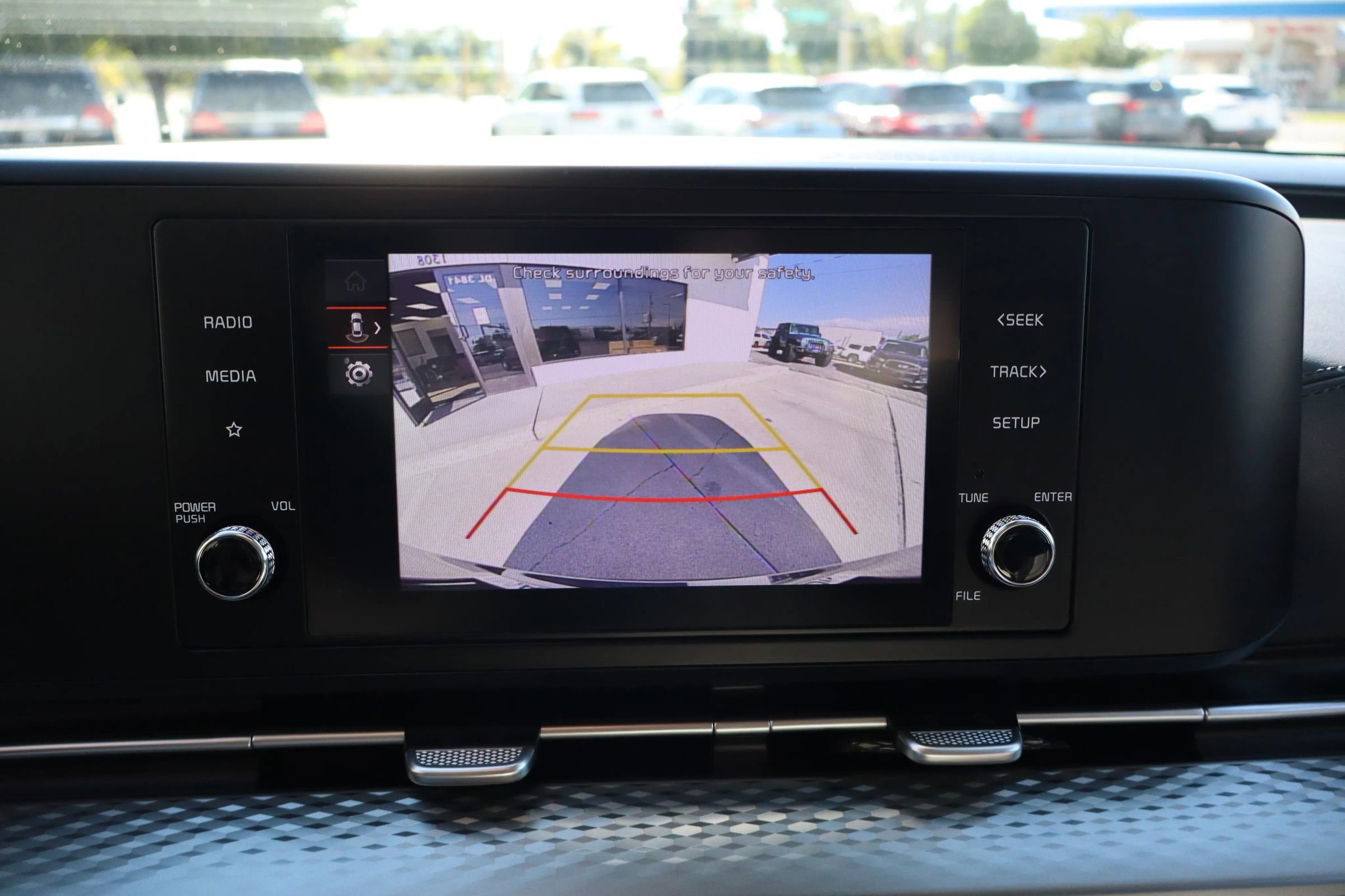 Used 2024 Kia Carnival LX image 23