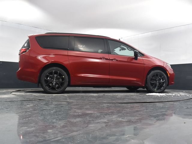 New 2026 Chrysler Pacifica Select AWD/4WD image 52