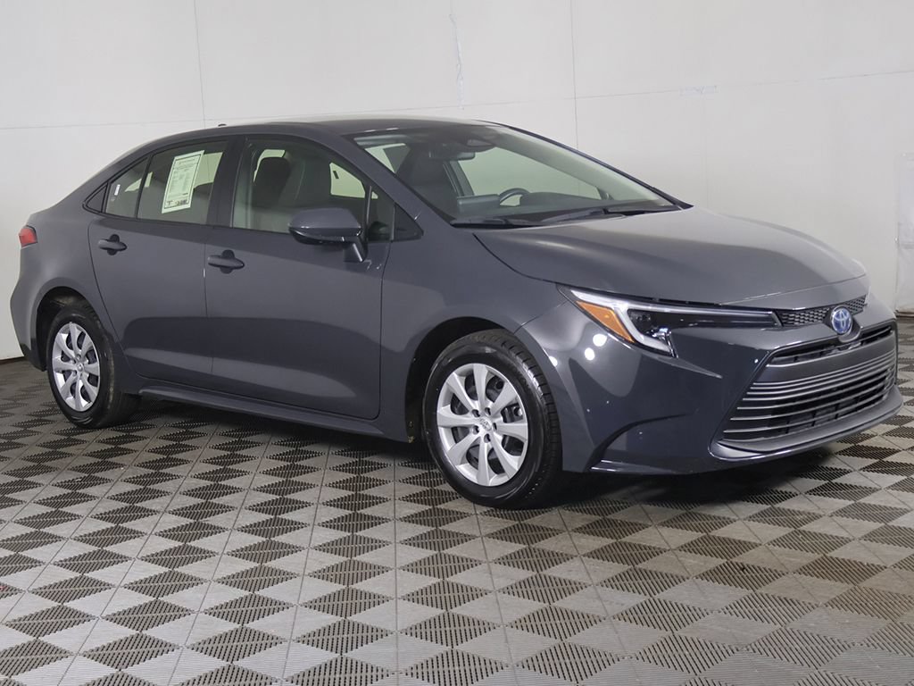 Used 2024 Toyota Corolla LE FWD image 2