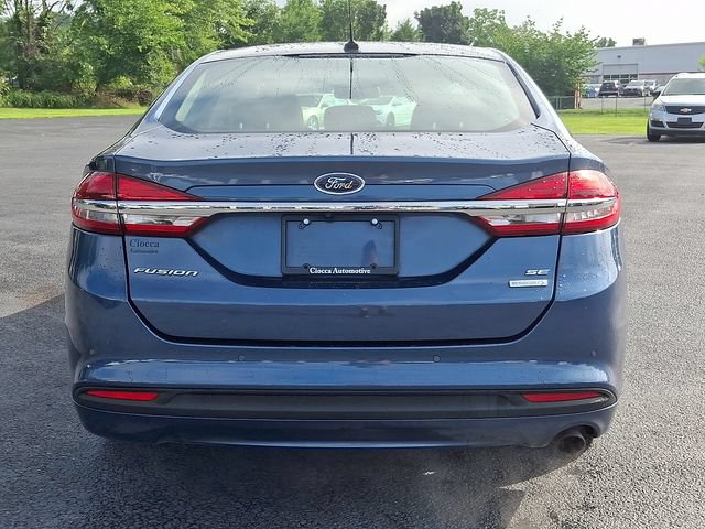 Used 2018 Ford Fusion SE w/ Fusion SE Technology Package FWD image 5