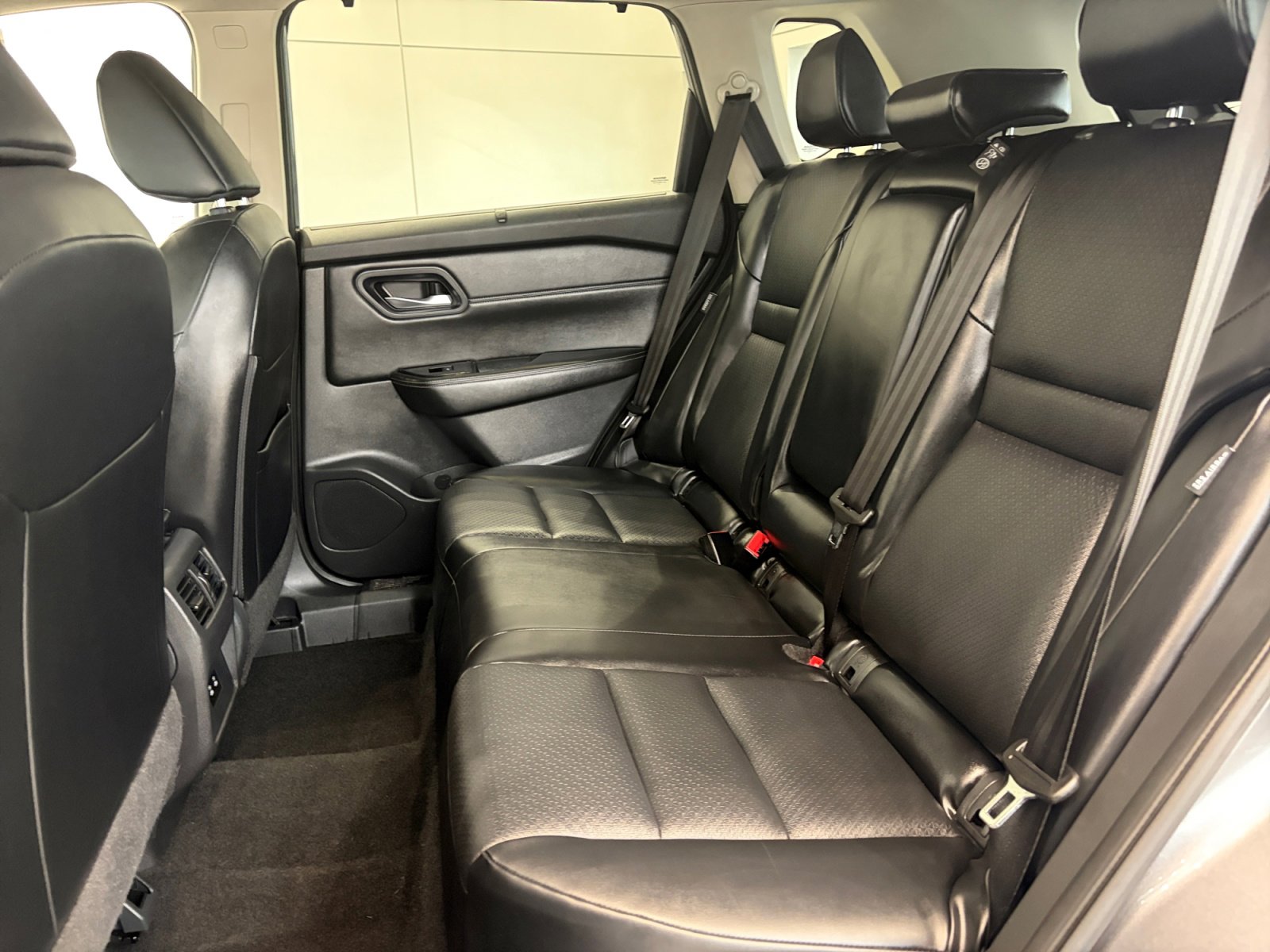 Used 2024 Nissan Rogue SV w/ SV Premium Package AWD/4WD image 18