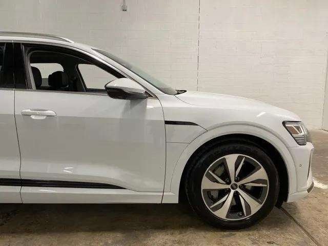 Used 2024 Audi Q8 e-tron Premium Plus w/ Premium Plus Package image 99
